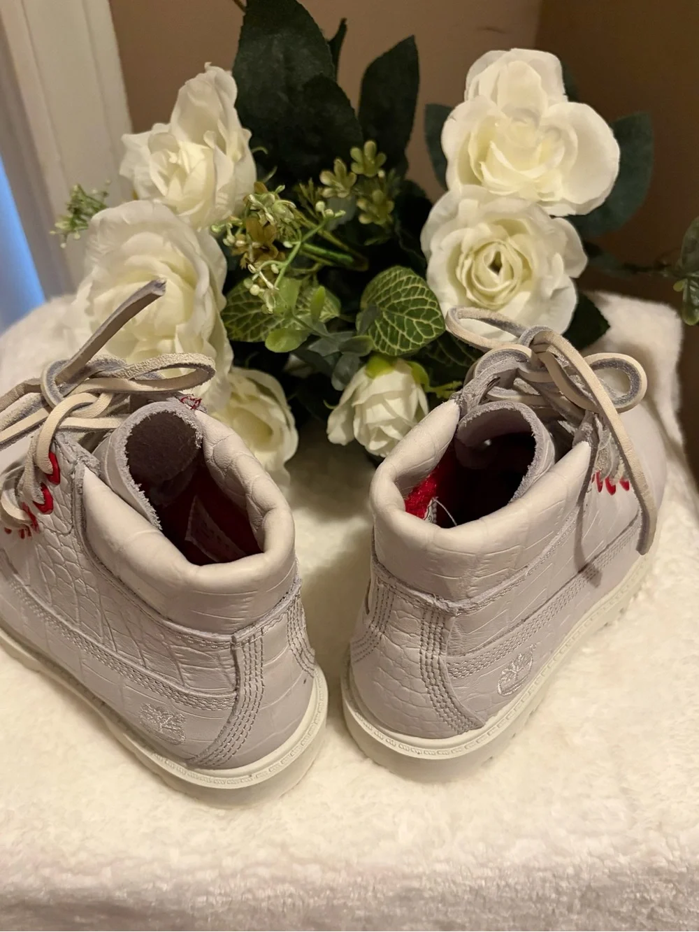 Timberland Kids White Croc Embossed Boots Red Lining Size 10.5 Toddler EUC